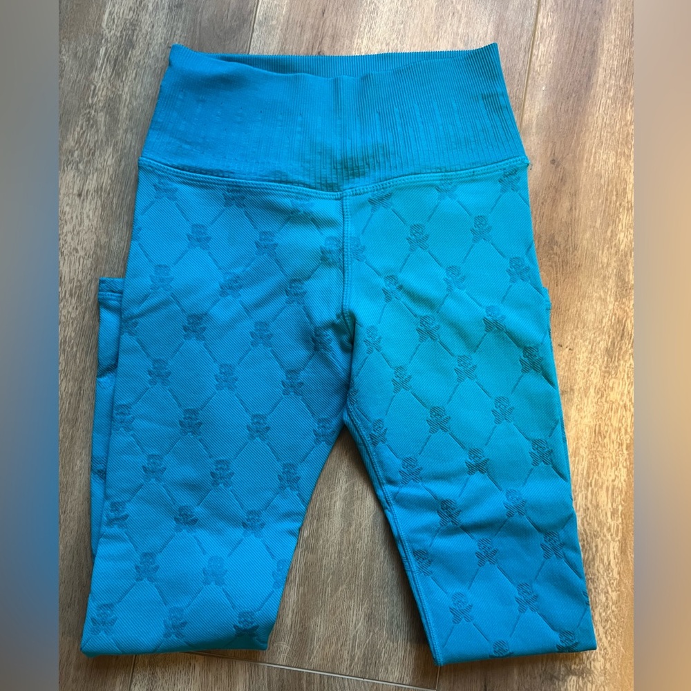 Betty Designs Capri